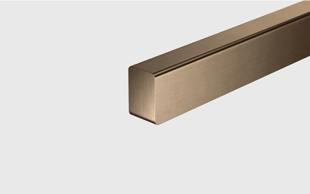 三种颜色的拉丝铜制表面 「无绳」吊灯看起来几乎漂浮在空中,营造了